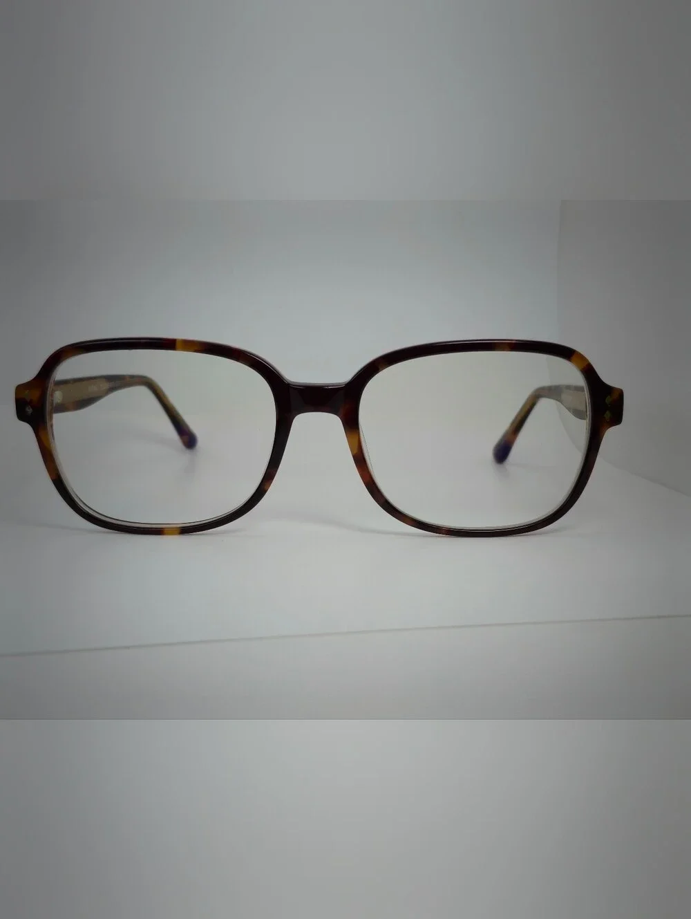 Patina. Tortoiseshell Square Frame Glasses. Mid Mount Temple.